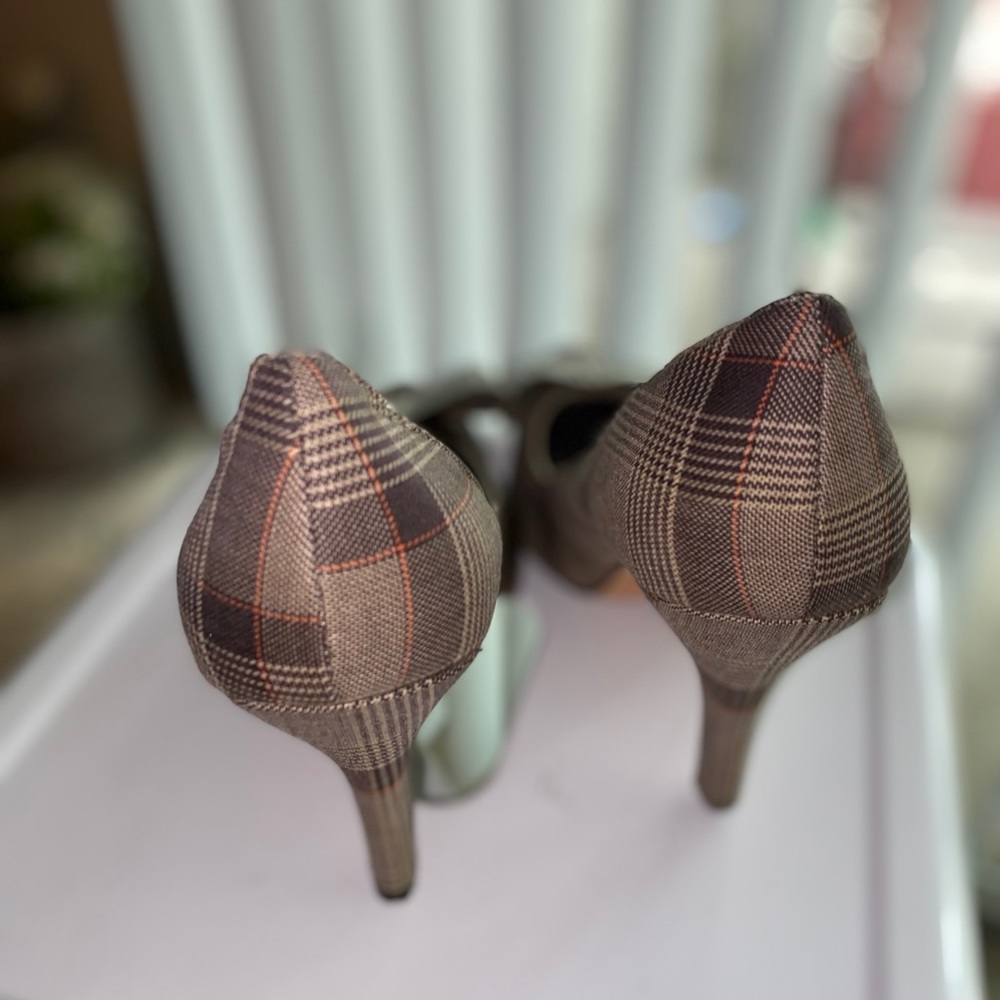 Heels - Picture 5 of 6